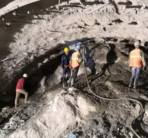 叉河镇拱顶带模注浆料的施工流程及注意事项